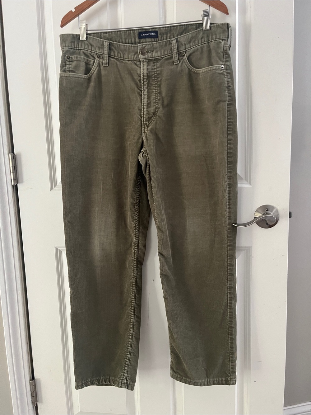 Lands End Mens Traditional Fit, Size 35 Moss Green Corduroy Pants.